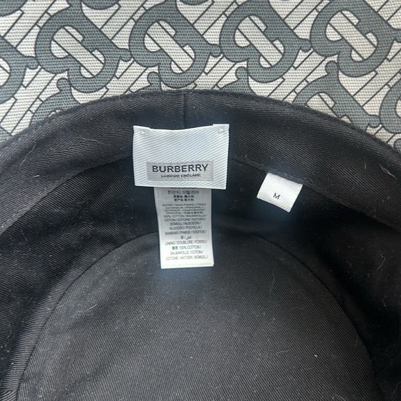 Burberry bucket hat - Picture 2 of 3